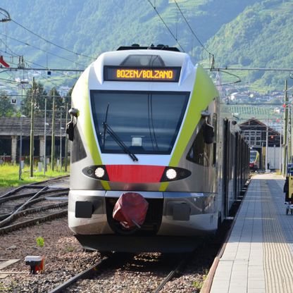 2-zug-bahn-scaled